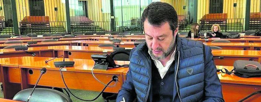 I pm lo vogliono in carcere. Salvini ora rischia 6 anni