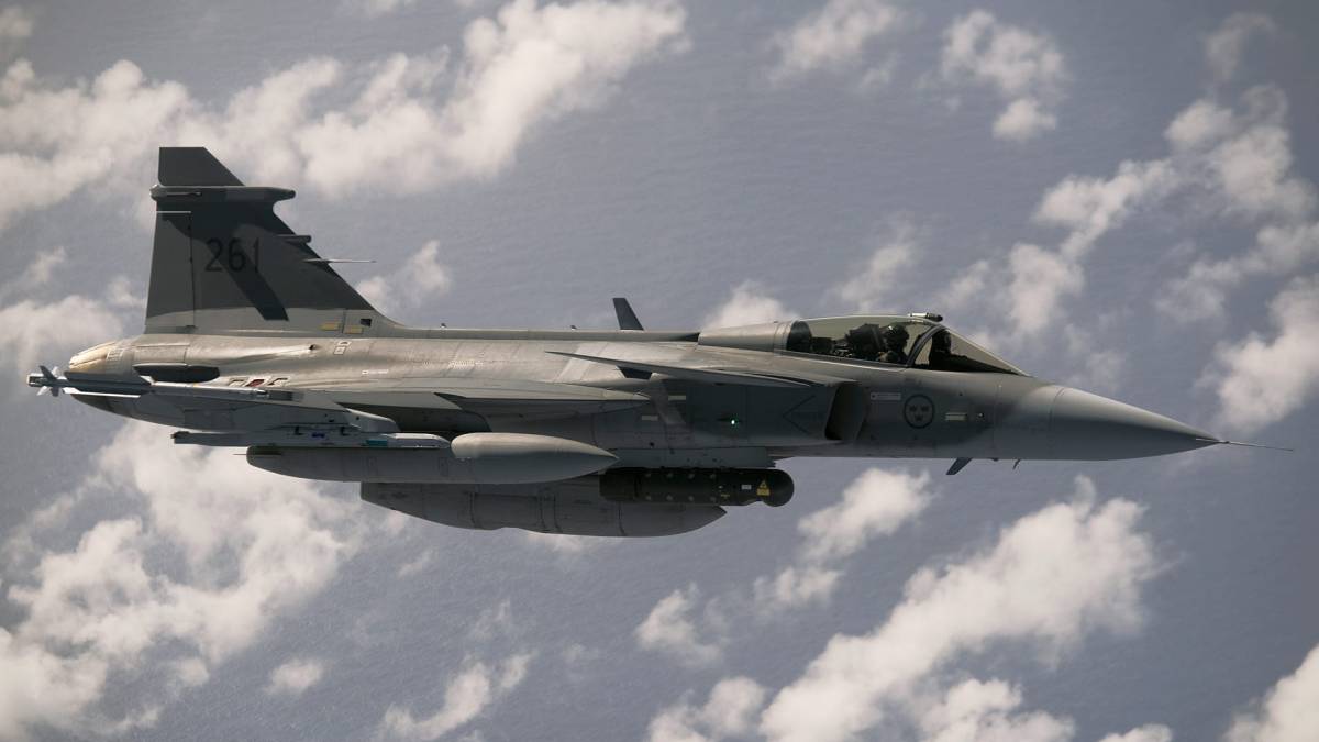 Caccia Gripen per l'Ucraina: cosa c'è dietro l'ipotesi della Svezia