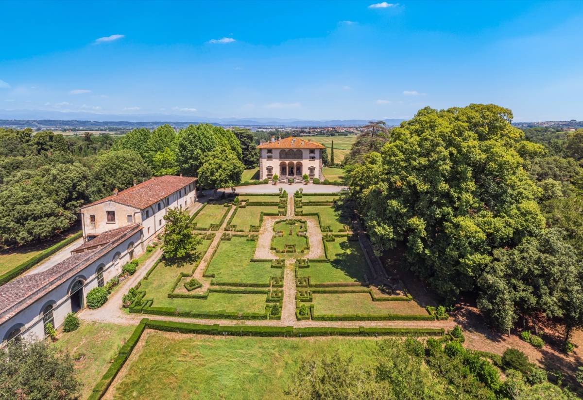 In vendita la villa degli Agnelli a Firenze. Quanto costa e cosa contiene