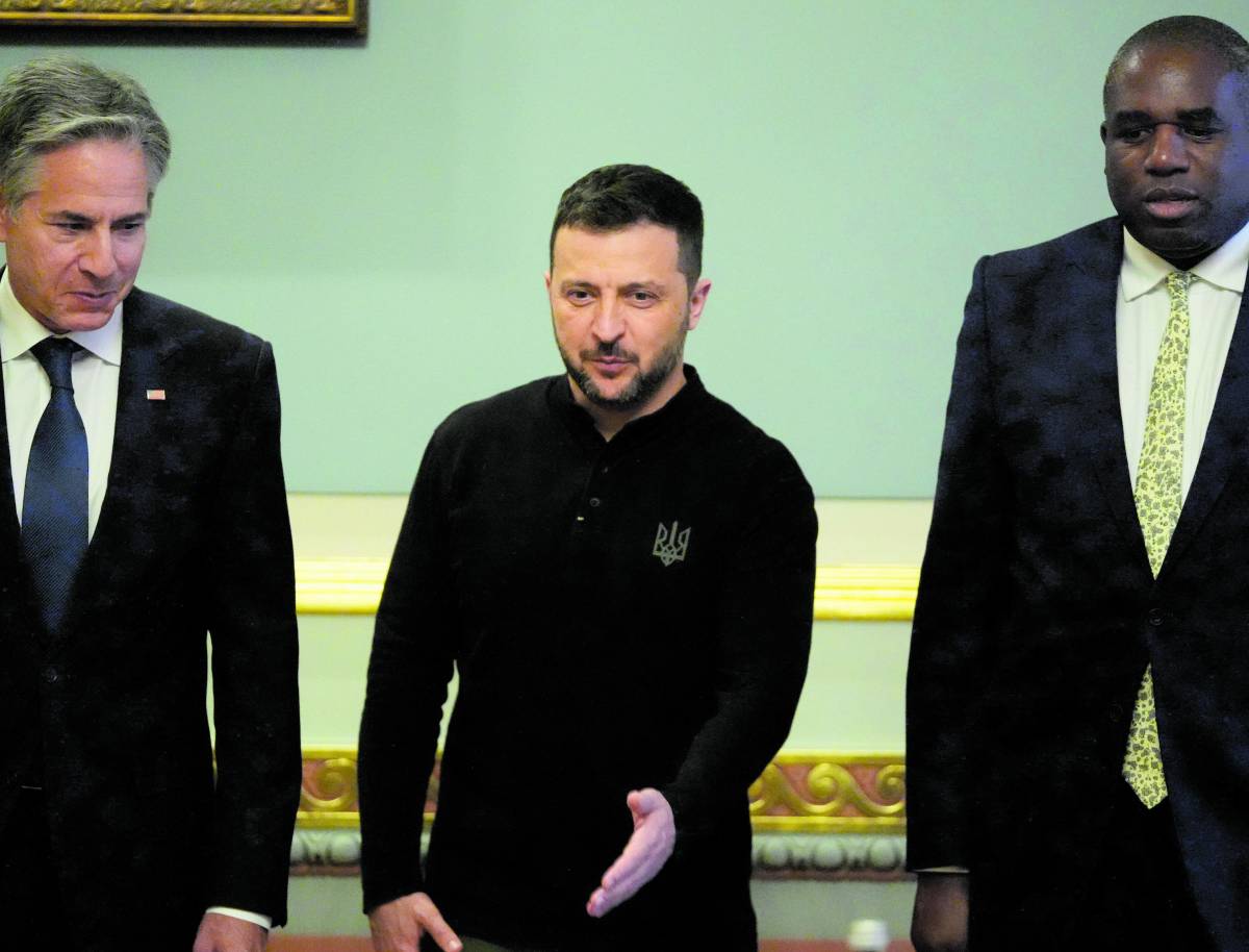 Il piano vittoria di Zelensky. "Più armi e niente vincoli"