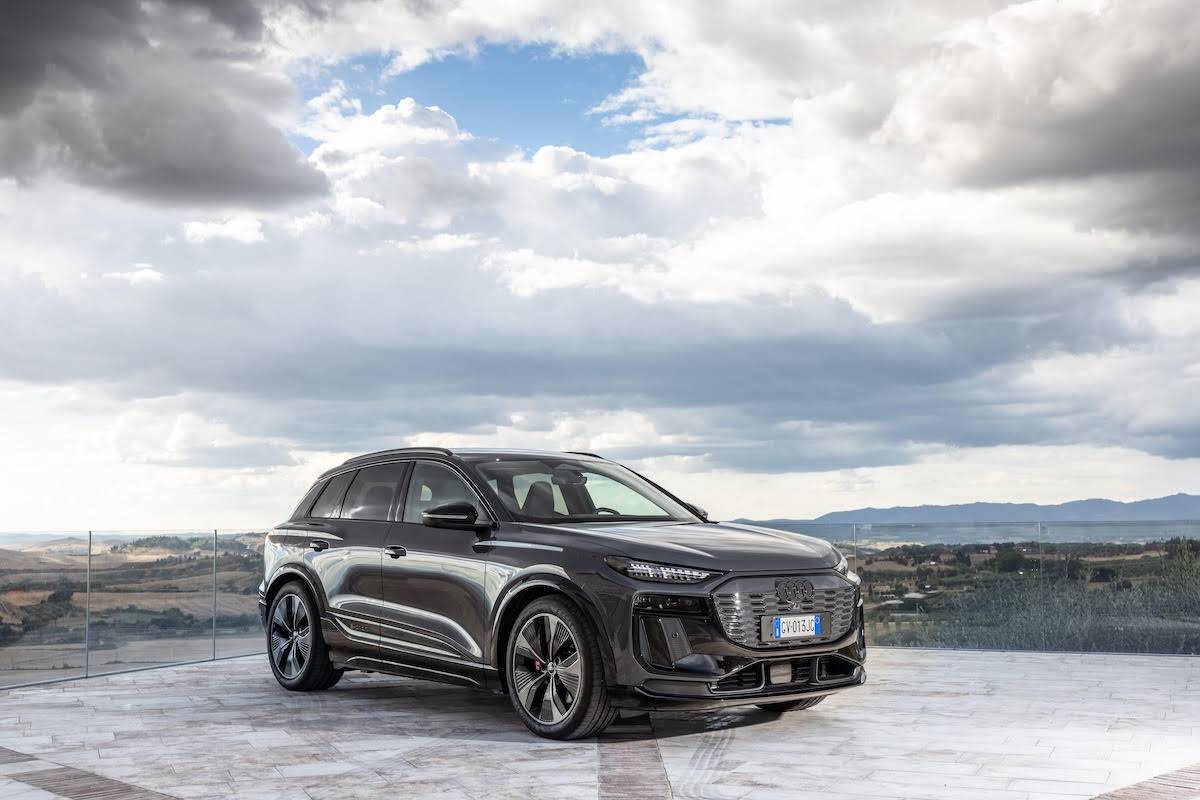 Al volante della nuova Audi Q6 e-tron. Un Suv da oltre 600 km di autonomia