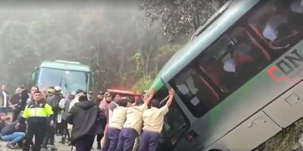 Incidente in Perù, un bus si schianta vicino a Machu Picchu: 8 italiani tra i feriti