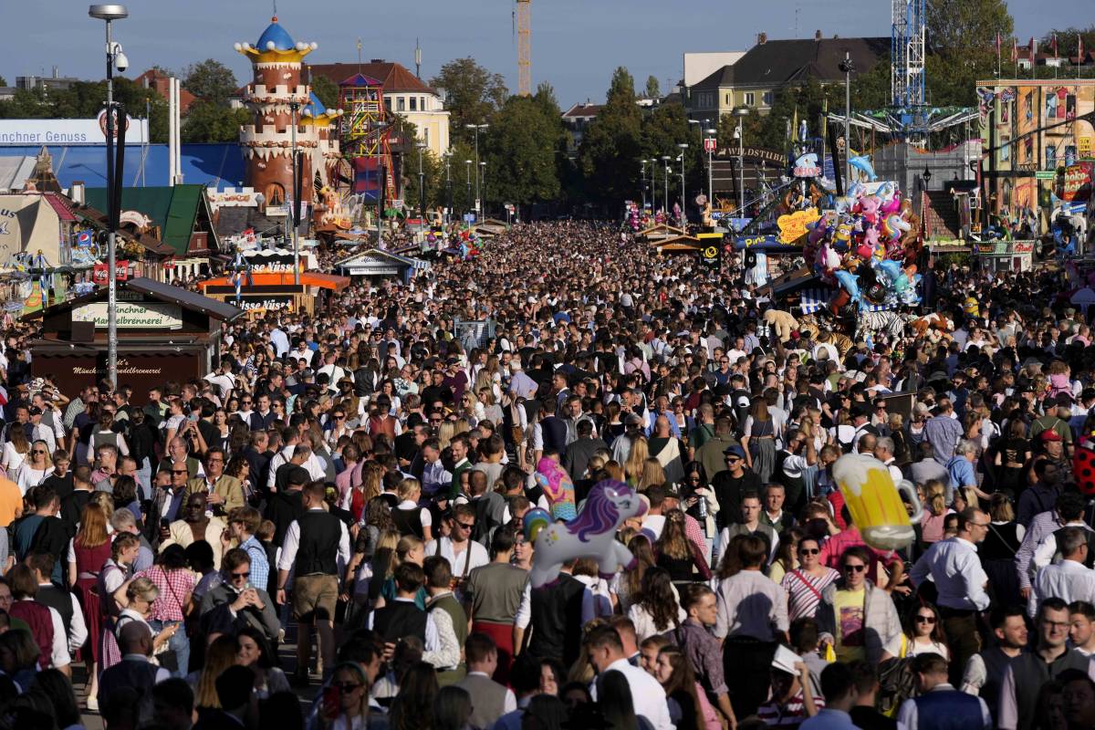 "Sicurezza prima di tutto". La Germania blinda anche l'Oktoberfest: arriva il metal detector