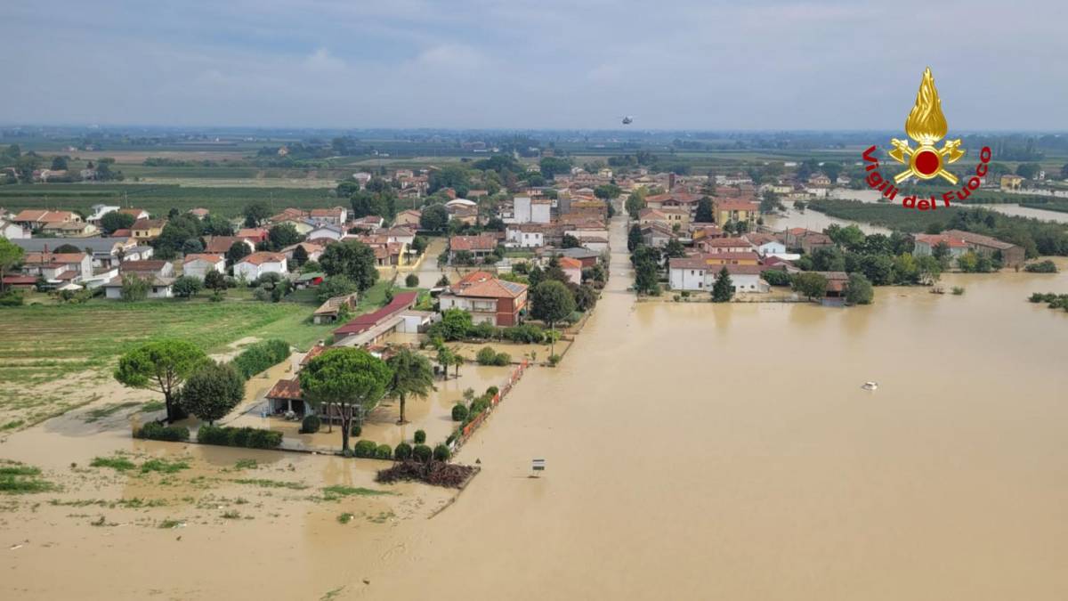 Emilia-Romagna sott'acqua: due dispersi e mille sfollati