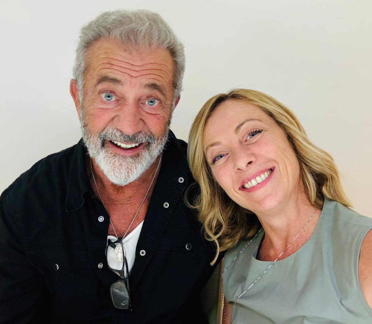 "Mel & Mel". Il selfie con Gibson e la Meloni diventa virale