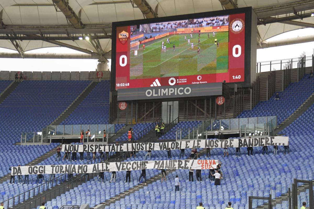 Roma, protesta la Curva Sud: spalti vuoti per mezz’ora