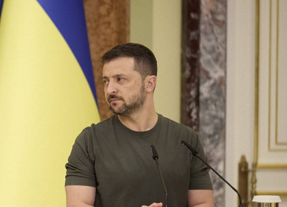 Zelensky negli Usa spinge gli alleati: "Armi per una pace giusta"