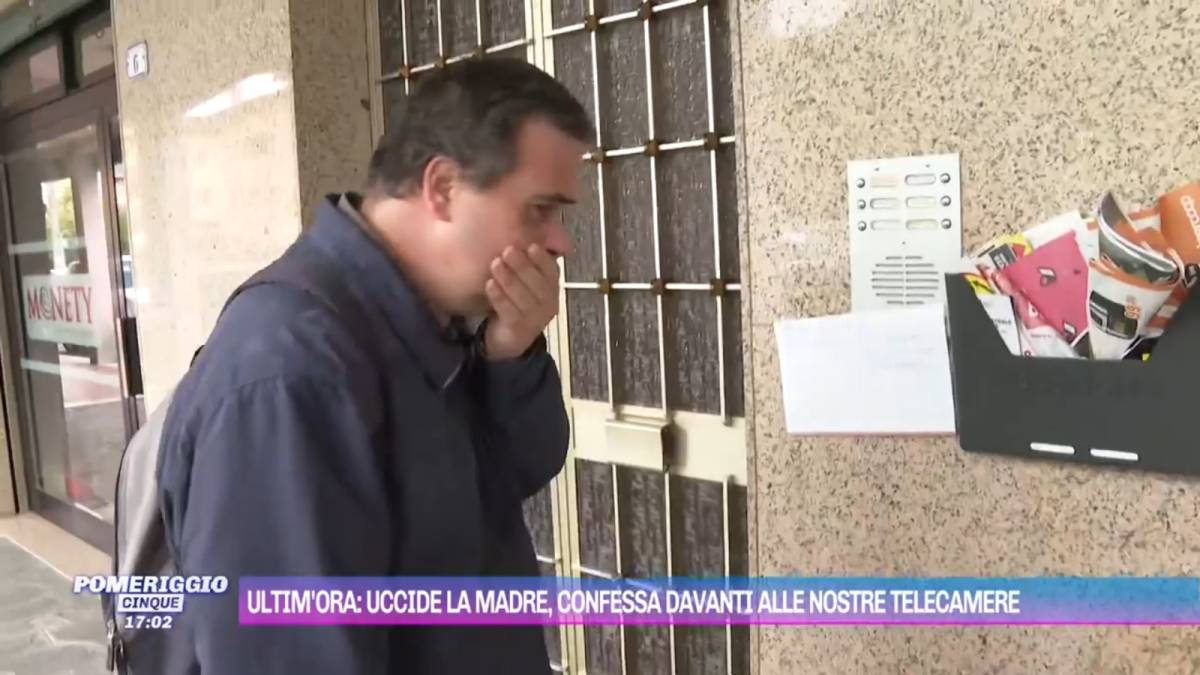 "Non riesco a parlare". Confessa in tv l'omicidio della madre, ma poi non risponde al pm