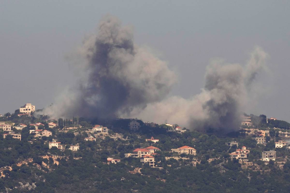 Nuovi raid israeliani sul Libano. Hezbollah rivendica gli attacchi contro città e basi militari. Libanesi in fuga verso la Siria