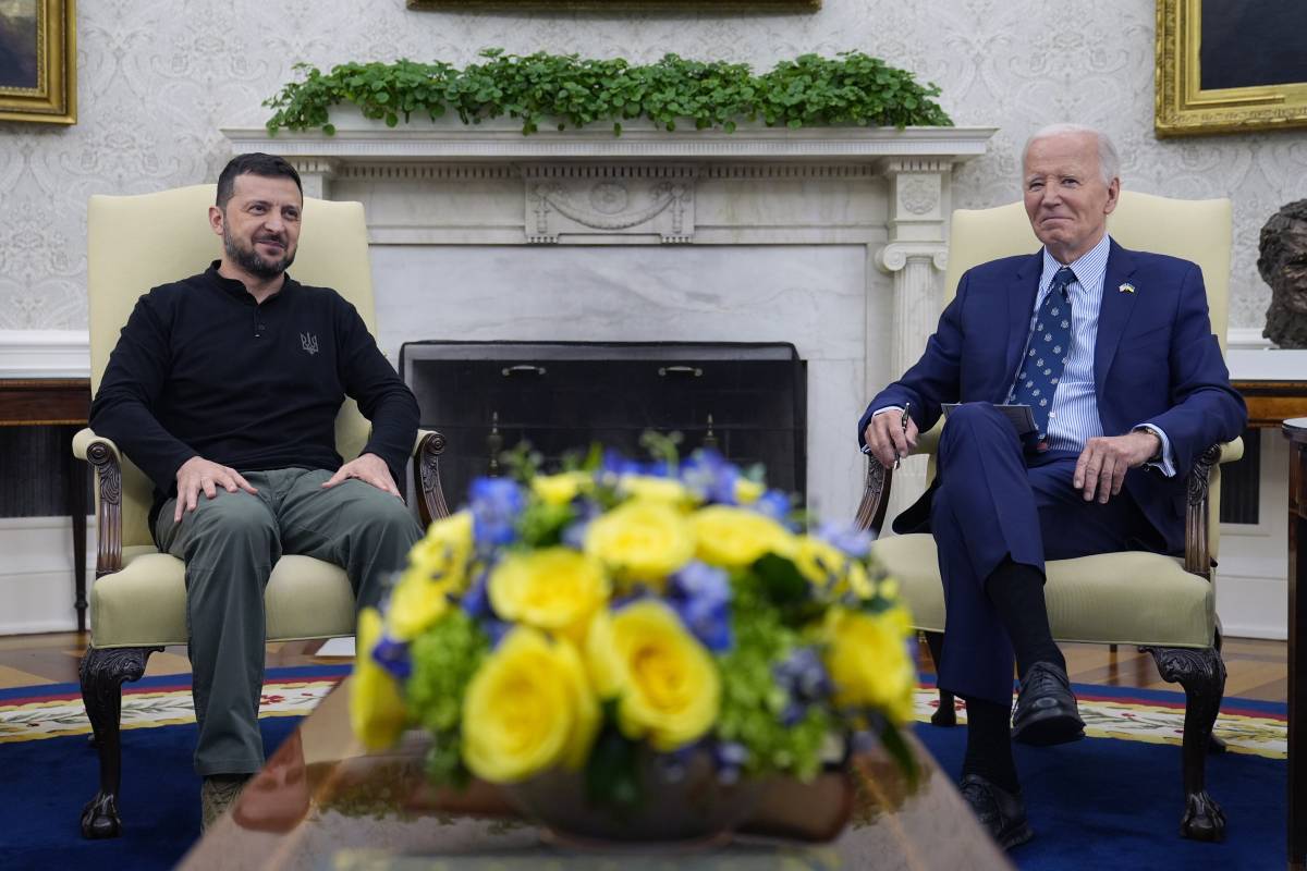 Biden dà a Zelensky le bombe degli F16