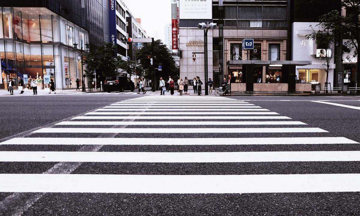 Strisce pedonali, conosci le regole previste dal Codice della strada? Ecco quali sono