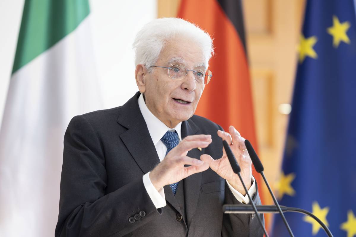 Altolà di Mattarella alle agenzie di rating: "Non considerate i 225 miliardi di crediti all’Italia verso l’estero"