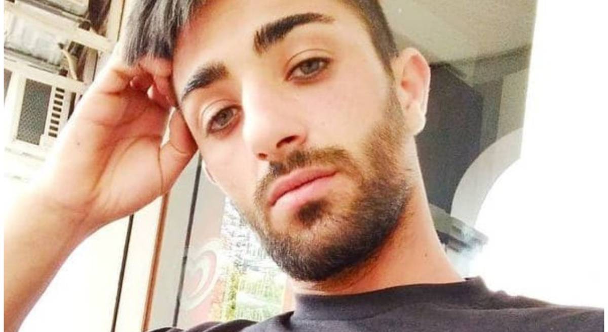 Accoltellato al petto e al collo. Alessandro muore a 27 anni