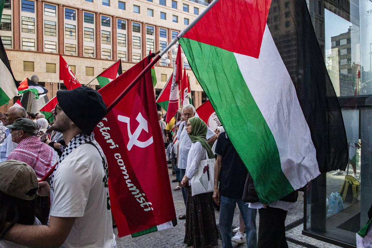 https://img.ilgcdn.com/sites/default/files/styles/xl/public/foto/2024/10/05/1728105385-bandiere-palestina.jpg?_=1728105385