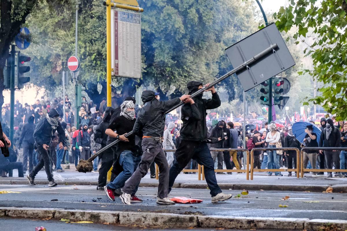 "Imporre un nuovo governo". Il piano eversivo dietro le proteste pro-Pal