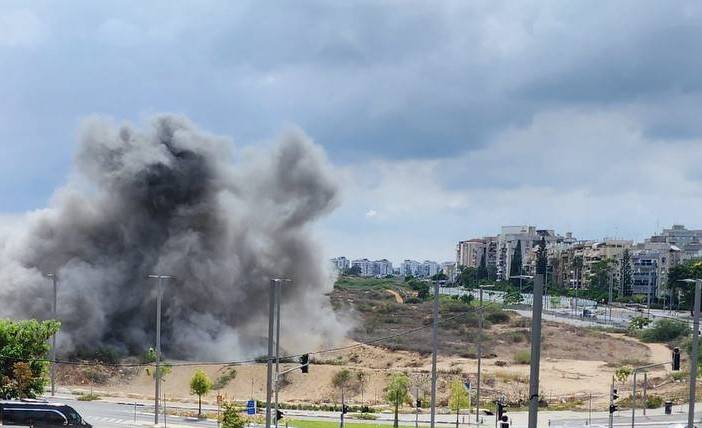 Razzi dal Libano, missili Houthi e minaccia di Hamas: Il 7 ottobre "caldo" di Israele