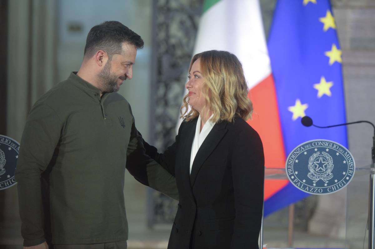 Più sostegno e ingresso nella Ue. Abbraccio tra Meloni e Zelensky