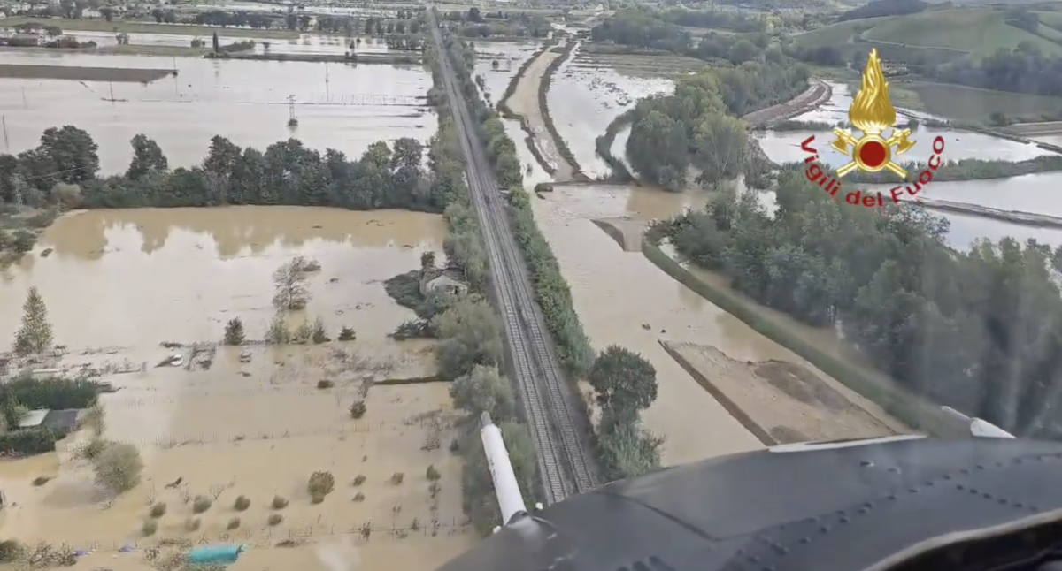 Maltempo, allerta rossa in Emilia-Romagna: fiumi a rischio e allagamenti, possibili evacuazioni