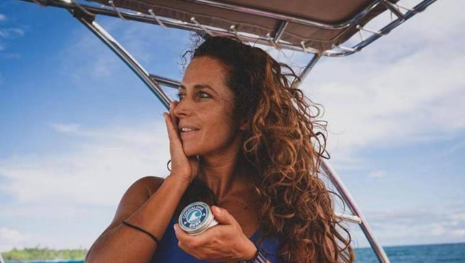 Giulia Manfrini, la surfista influencer morta trafitta da un pesce spada in Indonesia