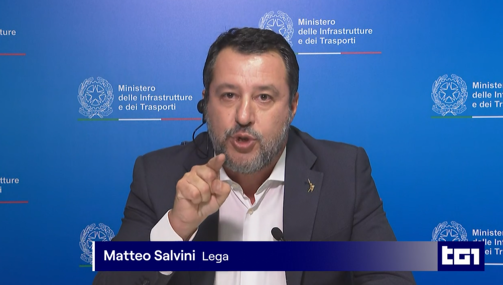 "Tribunale come un centro sociale". Affondo di Salvini contro i giudici pro-migranti