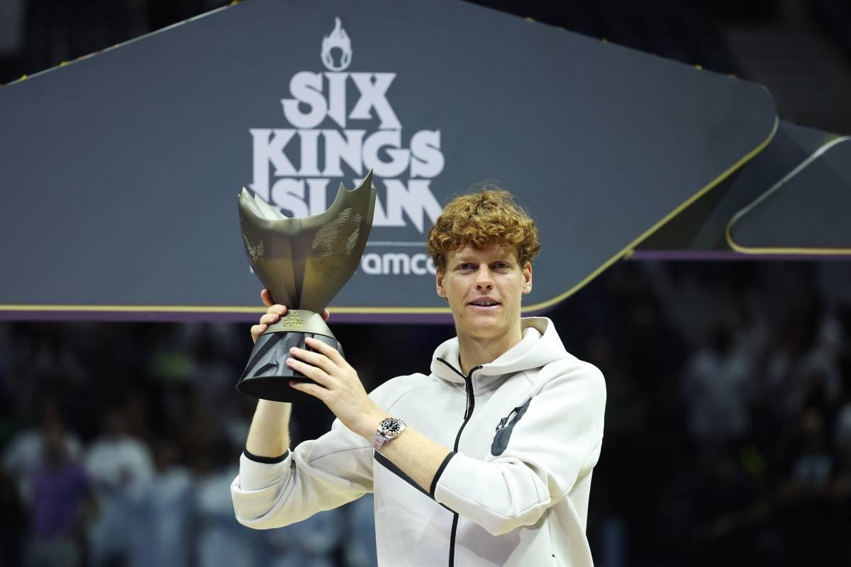 Sinner è il re d'Arabia: rimonta Alcaraz e vince il Six King Slam