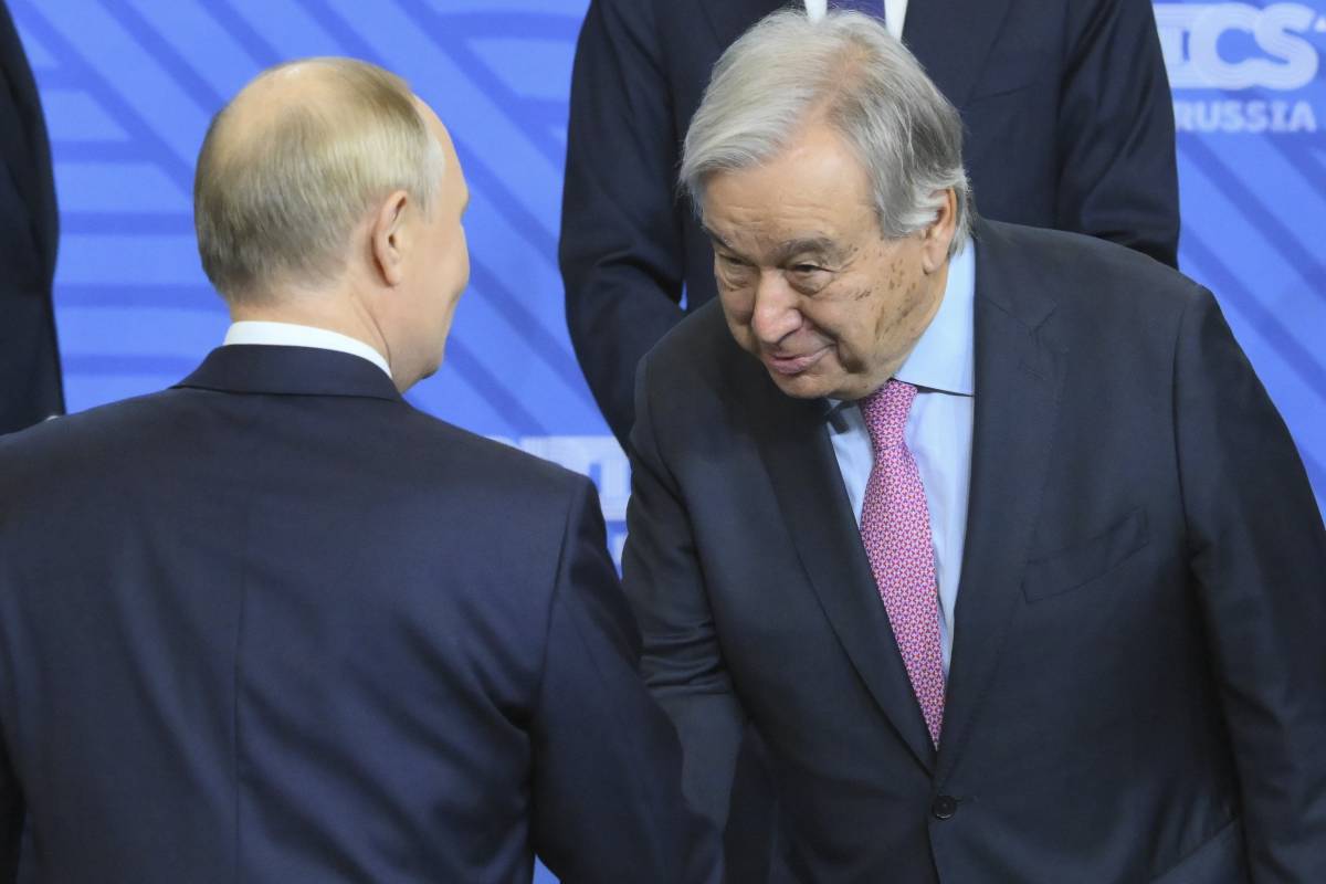 Inchino a Putin, Guterres in difesa. "Qui per invocare una pace giusta"