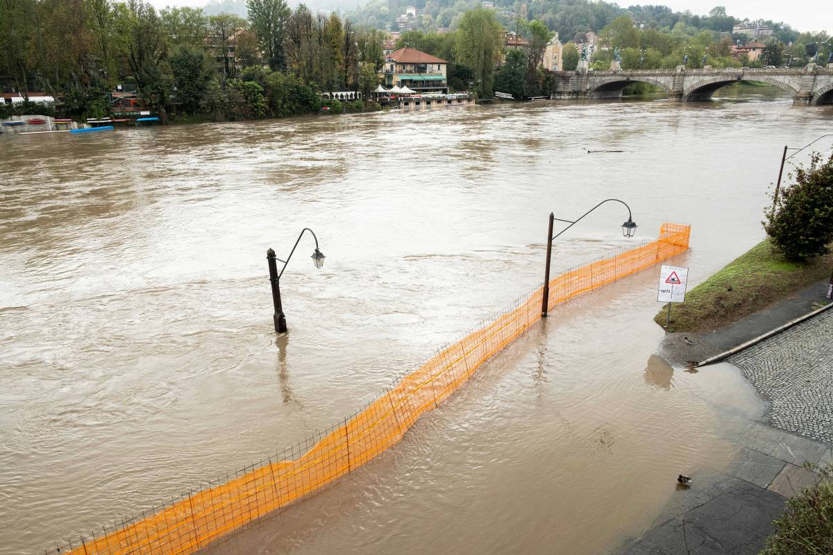 Maltempo, due dispersi in Sardegna e uno in Liguria. Allerta per il Po a Torino