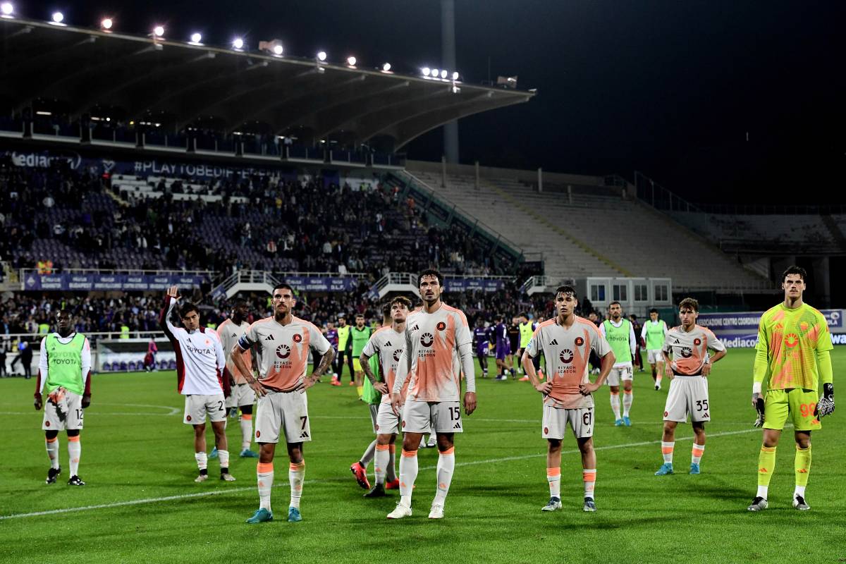 Roma contestata nella notte alla stazione: cosa è successo tra tifosi e squadra