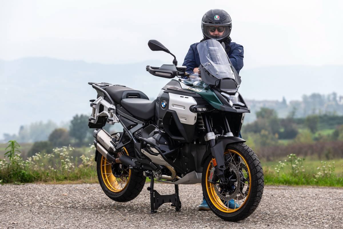 Prova della BMW GS1300 Adventure tra le colline nebbiose di Piacenza