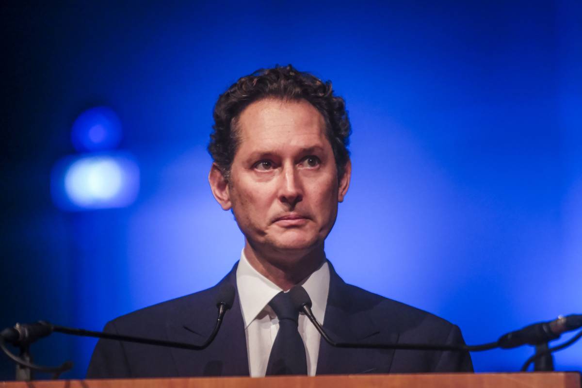 La giravolta di John Elkann che aveva sfidato il governo