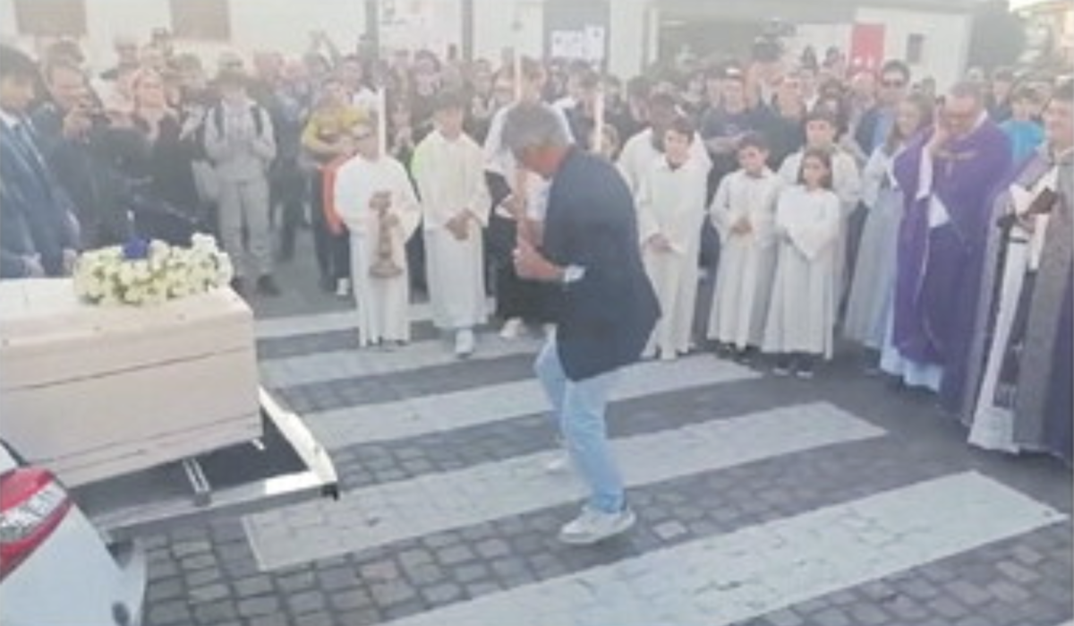 Gino e il ritmo della disperazione. Il ballo del nonno al funerale del nipote