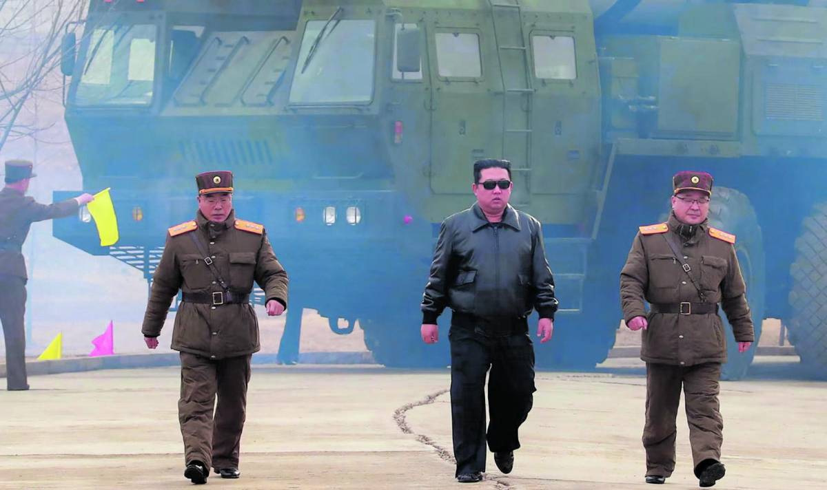 Kim torna a sfidare il mondo con un missile intercontinentale. "È il più potente di Pyongyang"