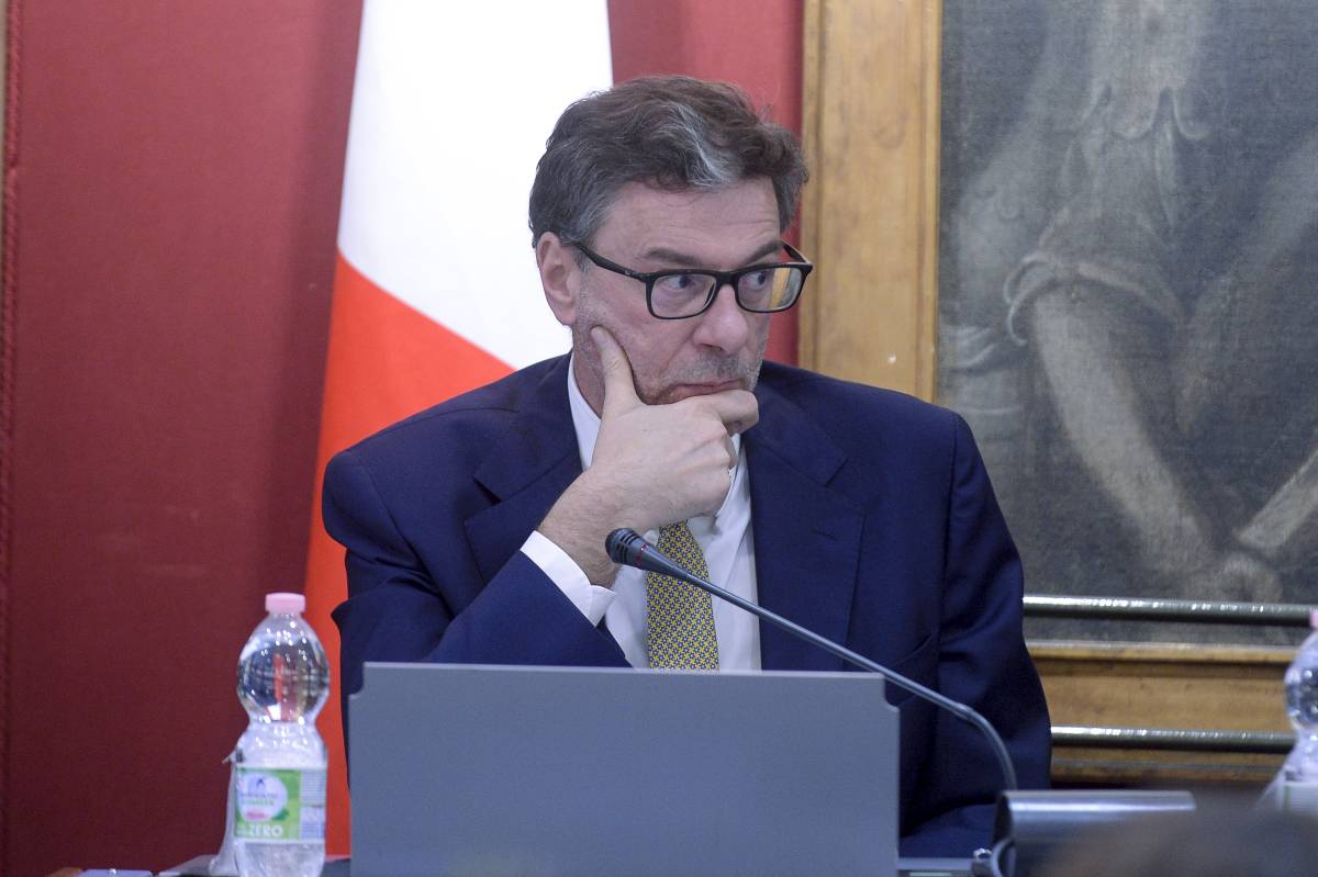 Giorgetti: "Sugli incentivi auto non si torna indietro"