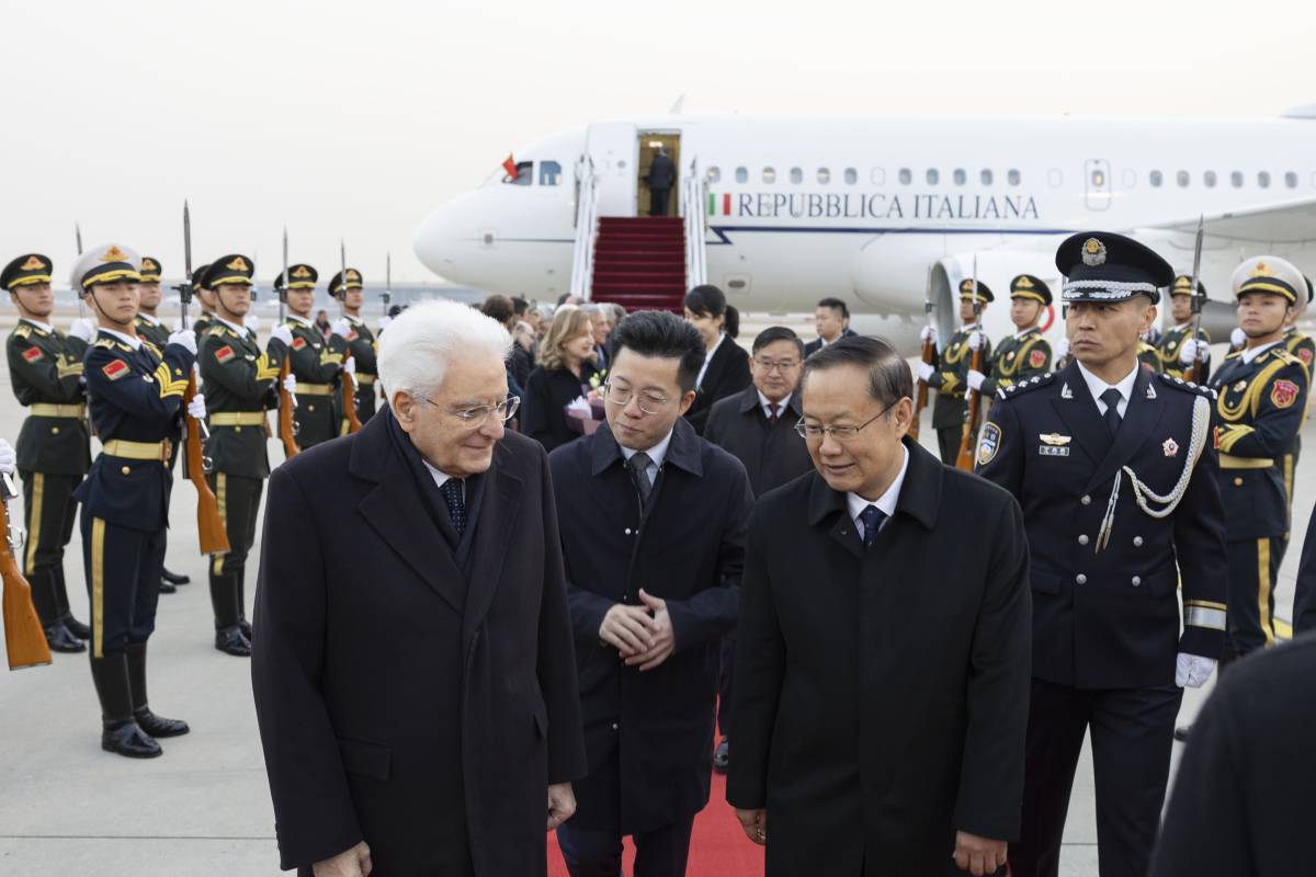 Mattarella in Cina chiede a Xi Jinping di mediare in Ucraina. Il rilancio degli scambi