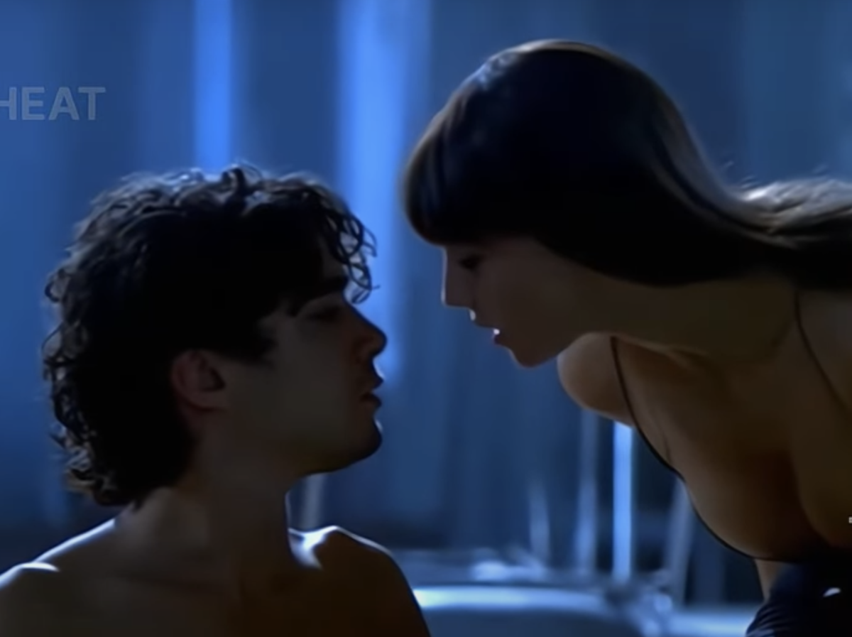 Riccardo Scamarcio e la scena di sesso con Monica Bellucci: "Ecco perché durò sette ore"