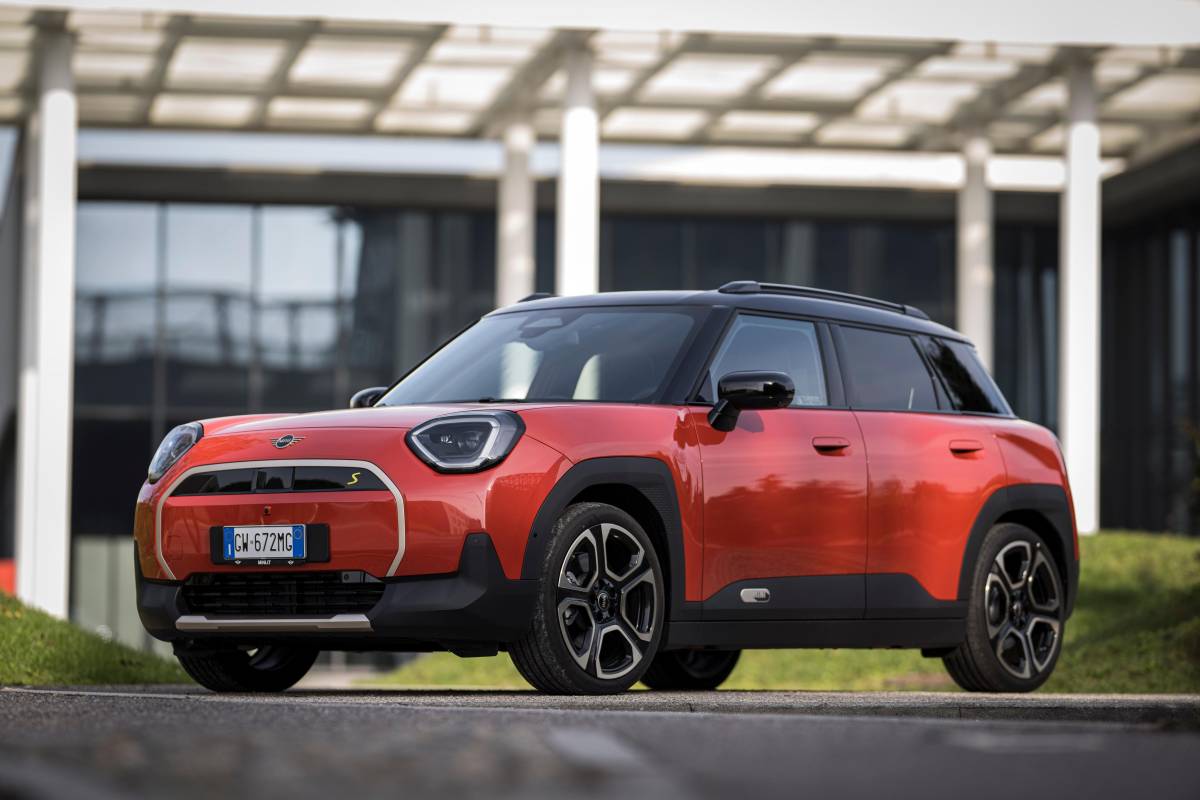 La prova della MINI Aceman, il primo crossover elettrico con gli occhi a mandorla 