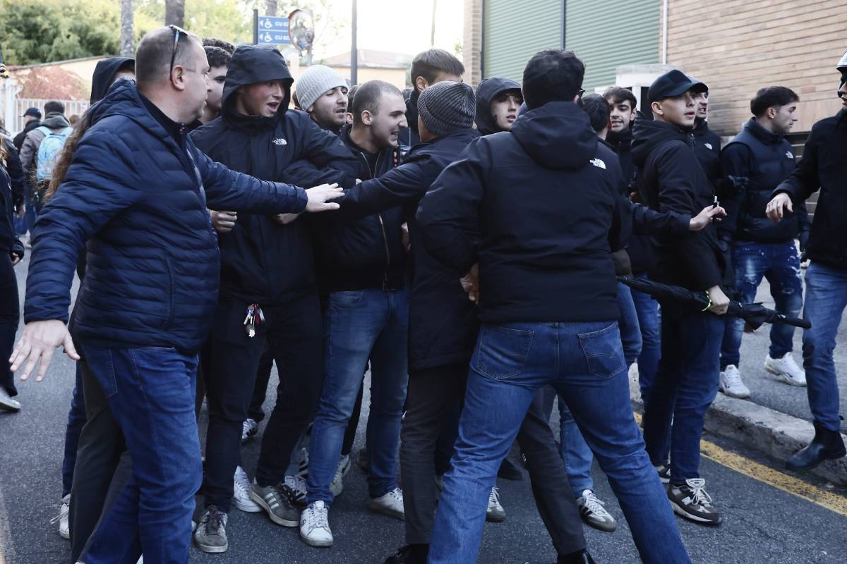 "Fuori i fascisti dall'università". Cambiare Rotta contro Azione Universitaria