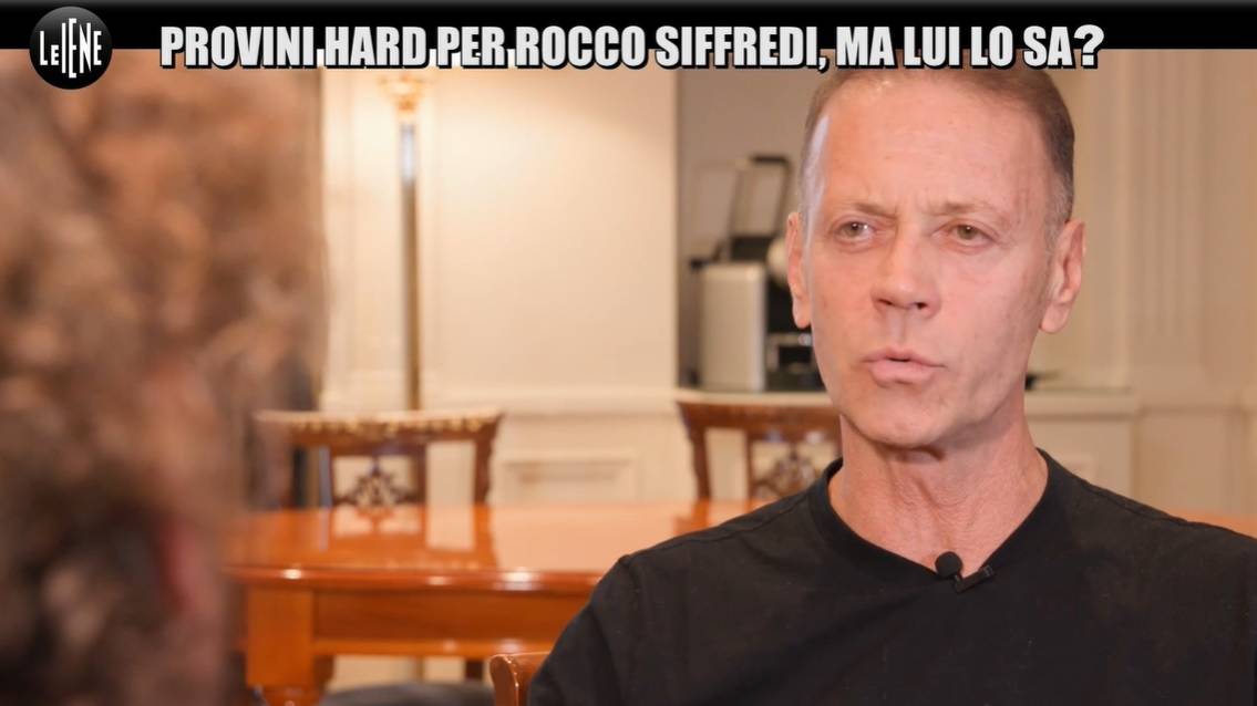 Si spaccia per Rocco Siffredi e propone provini hard. La denuncia del pornoattore e l'incursione de Le Iene