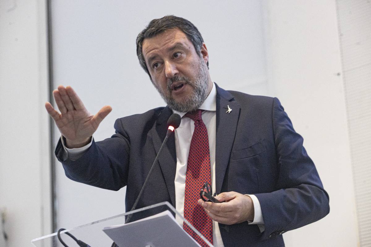 Salvini precetta i sindacati. "C'è uno sciopero al giorno"