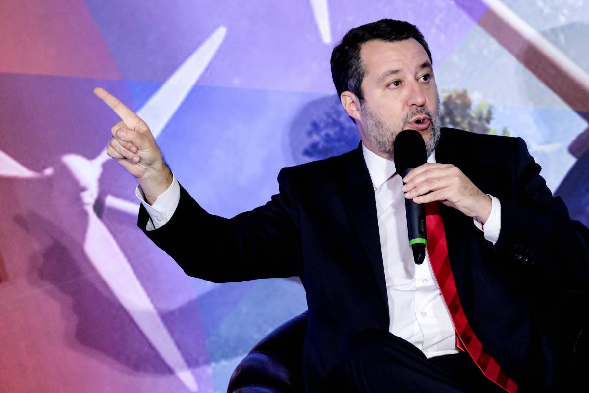 Salvini salta il Cdm "per motivi personali" e rientra a Milano