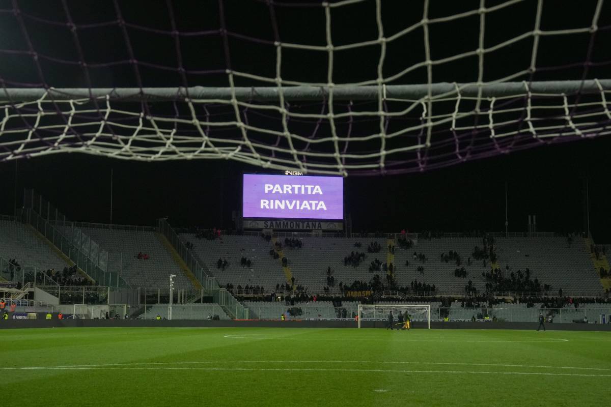 Il gelo dello stadio e l'ambulanza che non entra in campo