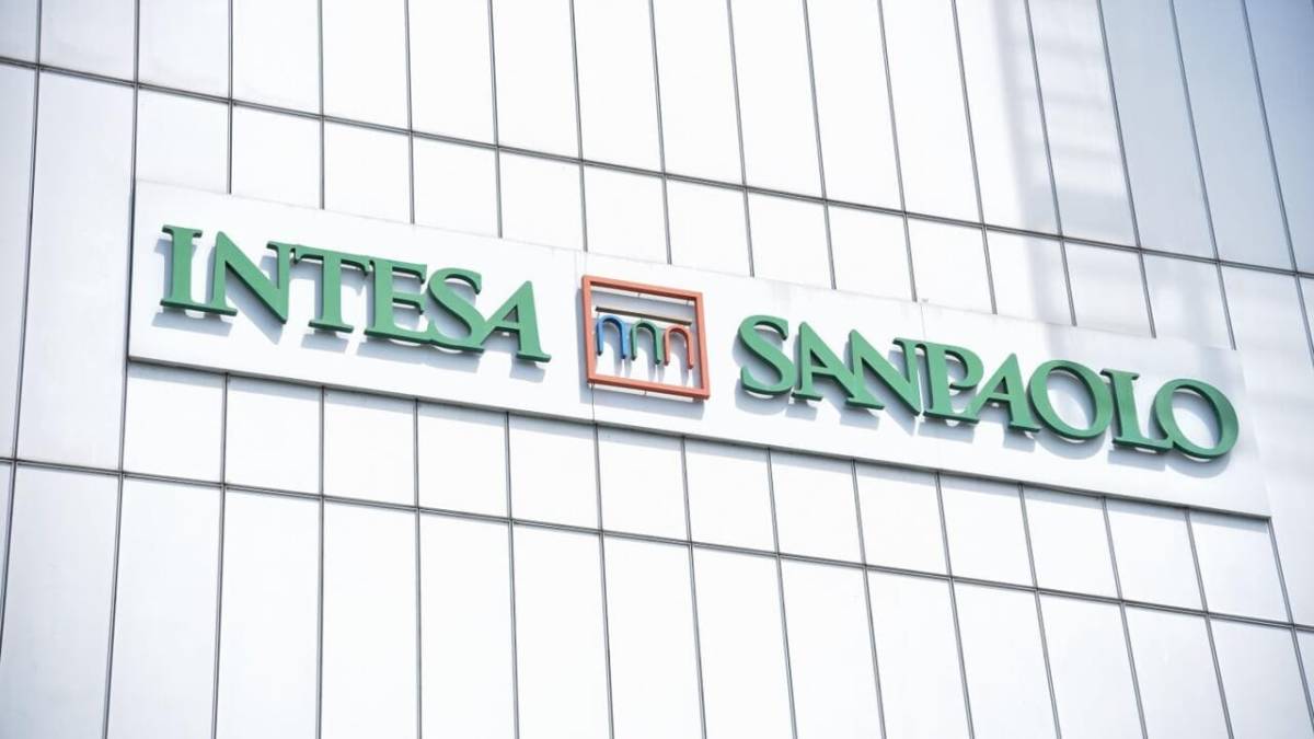 https://img.ilgcdn.com/sites/default/files/styles/xl/public/foto/2024/12/02/1733131369-intesa-san-paolo-lapresse.jpg?_=1733131369
