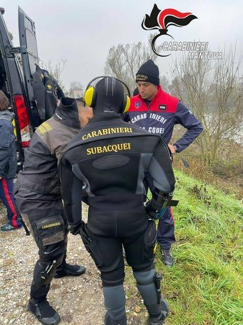 Mantova, paura sul bus degli studenti. 16enne spara in bocca a un coetaneo