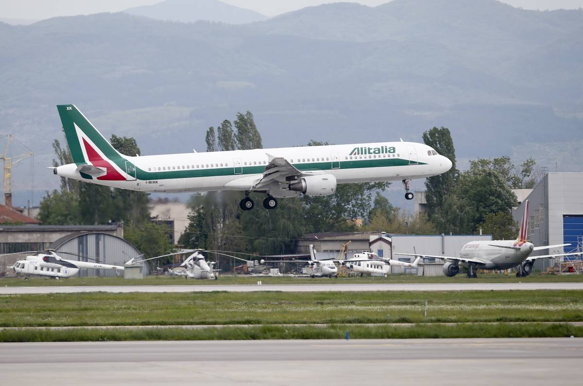 Alitalia, ulteriori 10 mesi di cassa integrazione per gli ex dipendenti: "Segnale positivo"