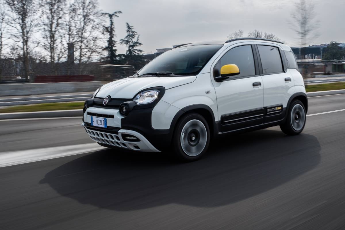 A novembre il mercato dell'auto in Italia frena: Fiat Panda resta la preferita