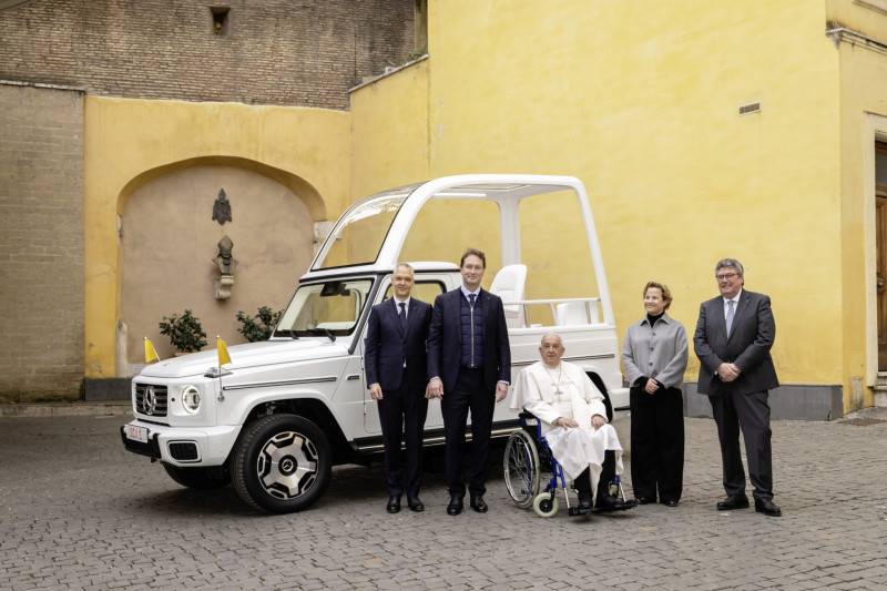 La rivoluzione green arriva in Vaticano: Mercedes-Benz consegna la prima Papamobile elettrica