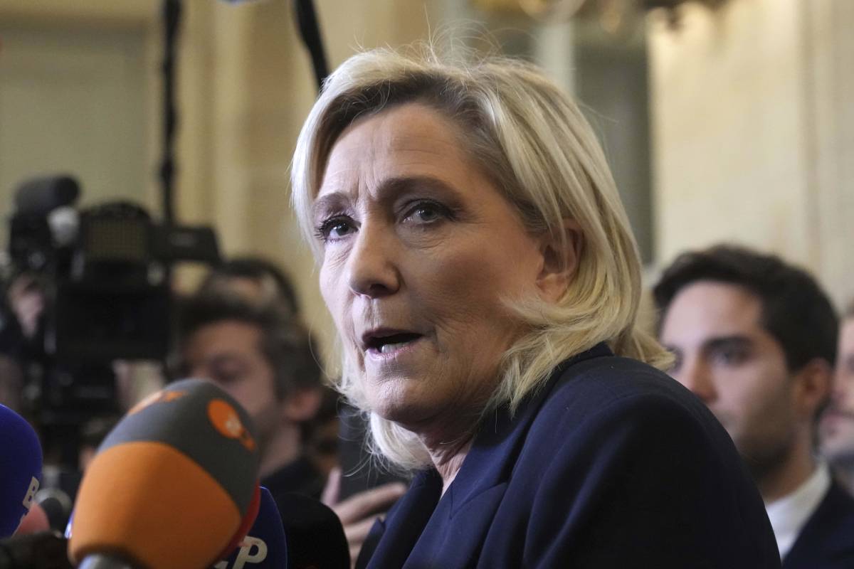 La spallata di Le Pen. "Governo effimero". Ma rischia anche lei