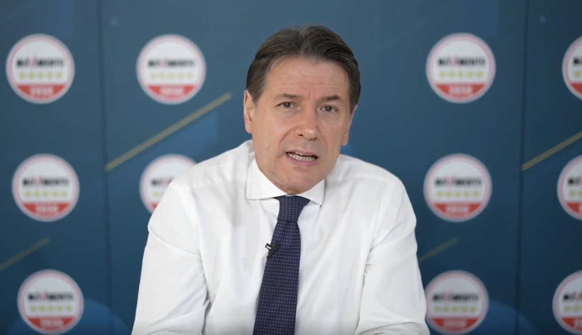 "Telefonava a Draghi". Conte infierisce su Grillo dopo il ko al voto