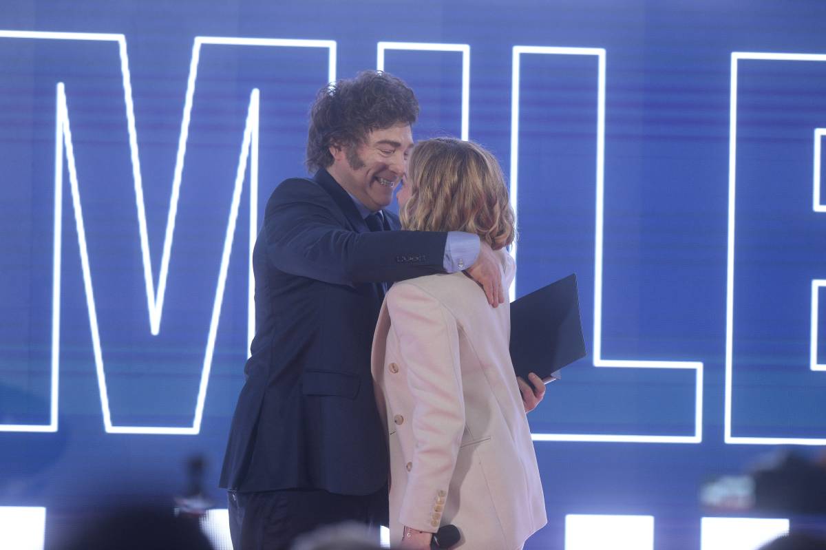 Meloni e Milei sul palco di Atreju a Roma