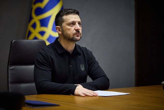 "Non abbiamo forze per recuperare Donbass e Crimea": la dura ammissione di Zelensky